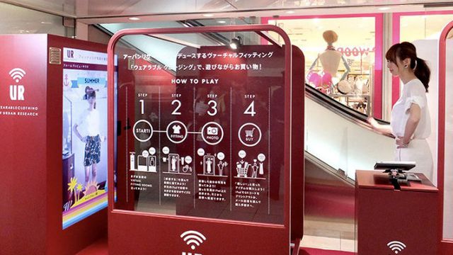 Varejista japonesa experimenta cabine de roupas virtuais