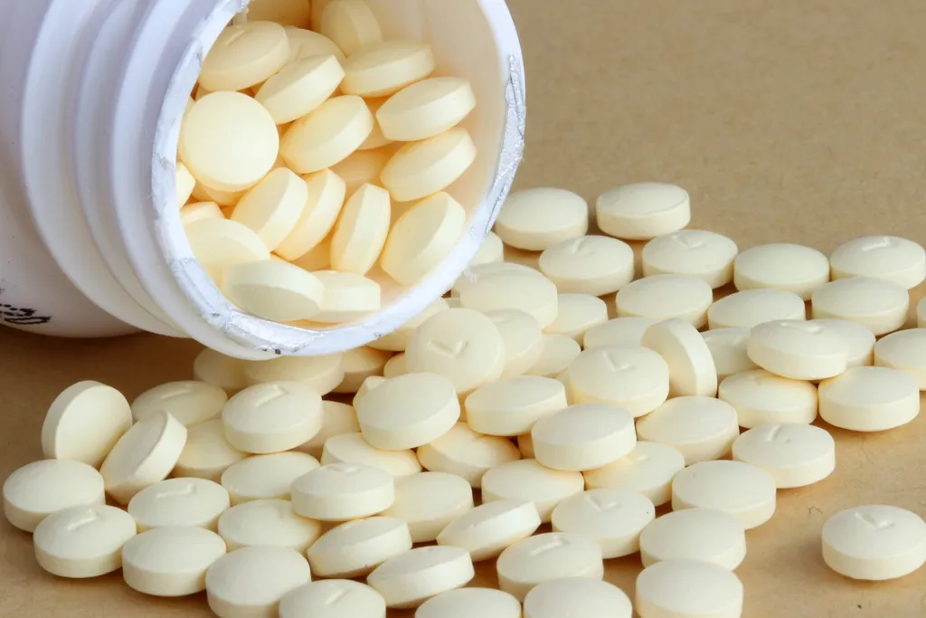 Paracetamol: estudo alerta para chances 20% maiores de AVC e infarto em pacientes com pressão alta (Imagem: HeungSoon/Pixabay)