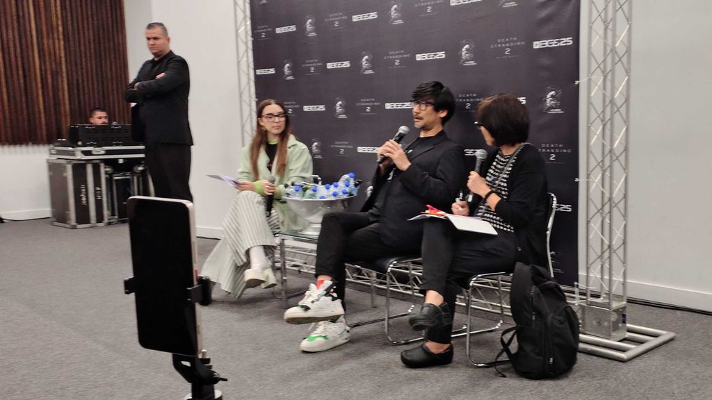 Imagem da coletiva com Hideo Kojima