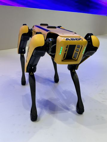 Cão-robô com 5G da ABDI