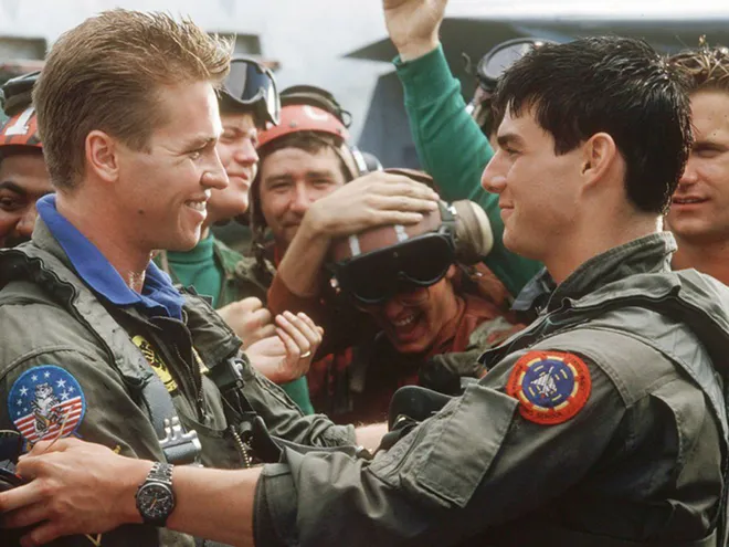 Val Kilmer e Tom Cruise no filme Top Gun: Ases Indomáveis (Imagem: Reprodução/Paramount Pictures)