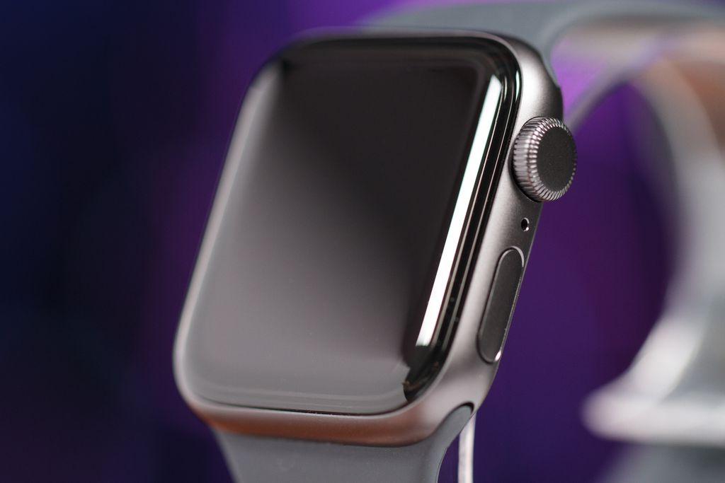 Digital Crown e o botão do Apple Watch SE (Imagem: Ivo Meneghel Jr/Canaltech)