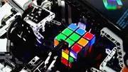 Cube Stormer, o robô que resolve o cubo mágico em cinco segundos!