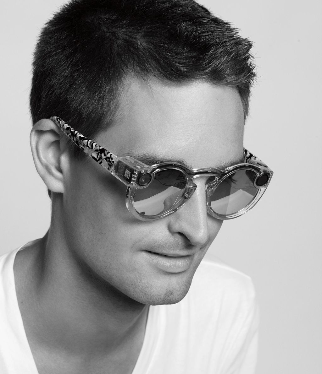 Evan Spiegel o Spectacles, óculos com câmera integrada que será lançado ainda este ano por US$ 130