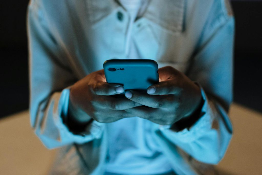 Digitando em celular