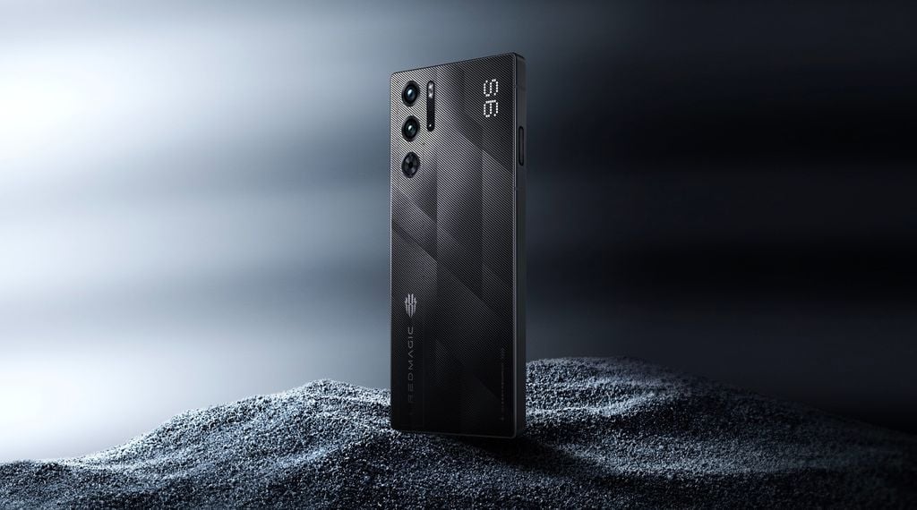 Gamer smartphone bets on a straight design with flat glass and cameras aligned with the back cover (Image: Reproduction/REDMAGIC)