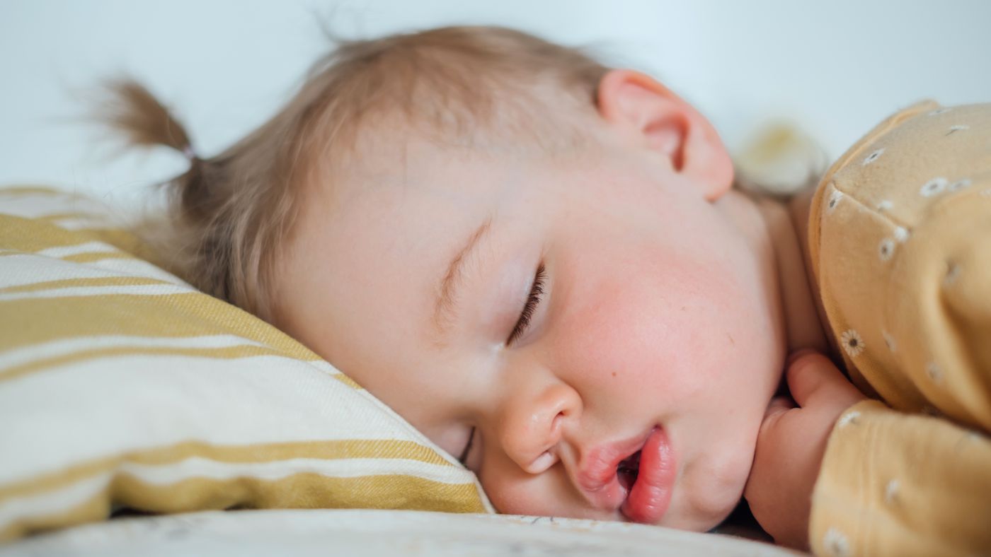Dormir de boca aberta na infância pode impactar a saúde no futuro