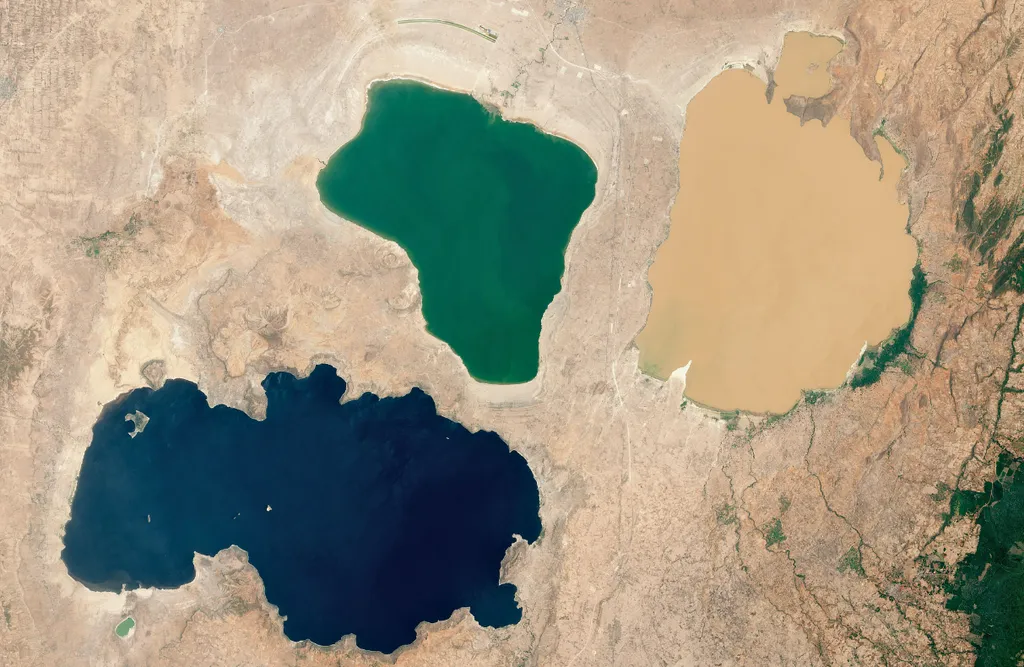Lagos Shala (azul), Abijatta (verde) e Langano (amarelo) na Etiópia. Imagem capturada pelo satélite Landsat 8 (Imagem: NASA/USGS/Reprodução)