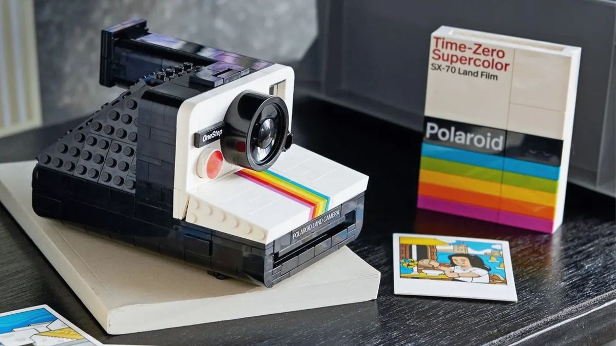 Câmera Polaroid SX-70 ganha versão montável em Lego - Canaltech