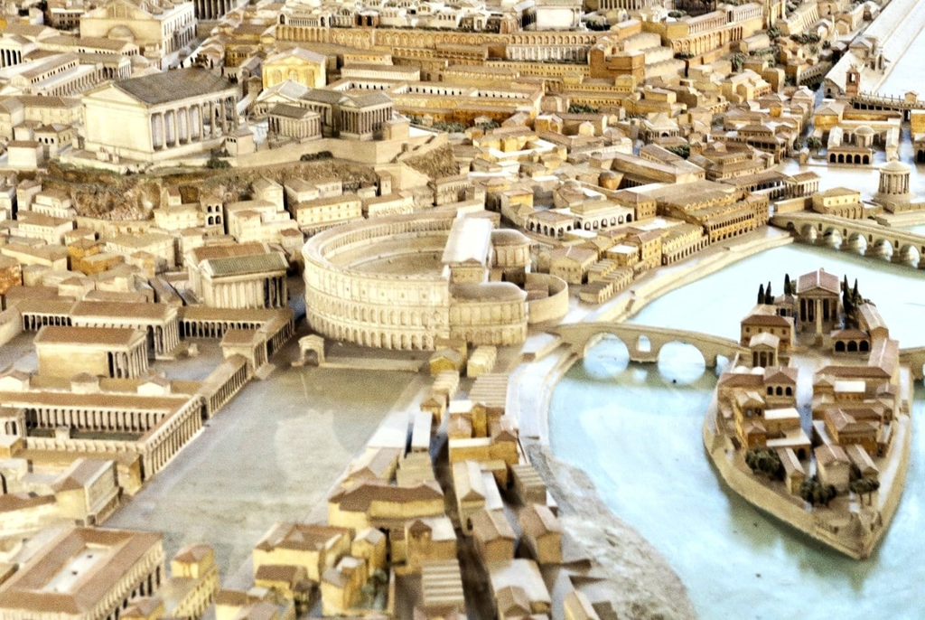 Em filmes e séries, Roma aparece cheia de construções de mármore maciço — antes do século III, no entanto, a cidade era feita de construções de tijolos simples (Imagem: Museu do Coliseu de Roma)