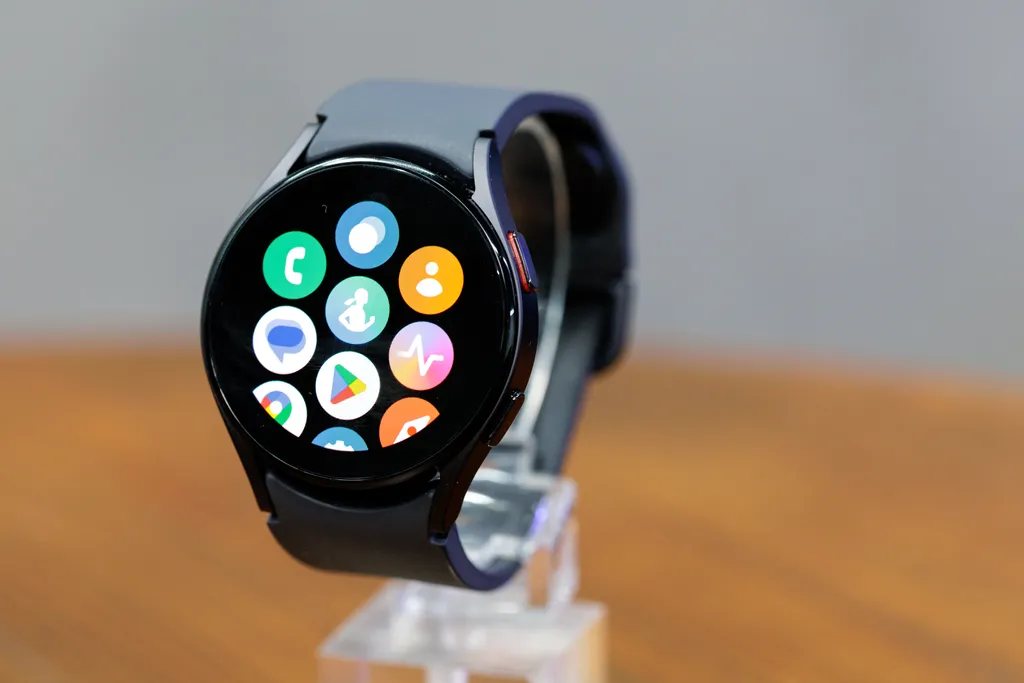 Galaxy Watch 5 tem uma bateria com mais autonomia do que o Apple Watch (Imagem: Ivo Meneghel Jr/ Canaltech)