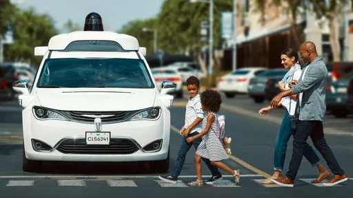 Carros autônomos da Waymo estão engarrafando rua sem saída nos EUA; entenda