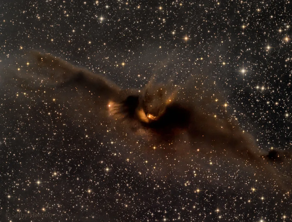 Esta nebulosa fica a cerca de 1.400 anos-luz de nós (Imagem: Reprodução/Mark Hanson, Mike Selby)