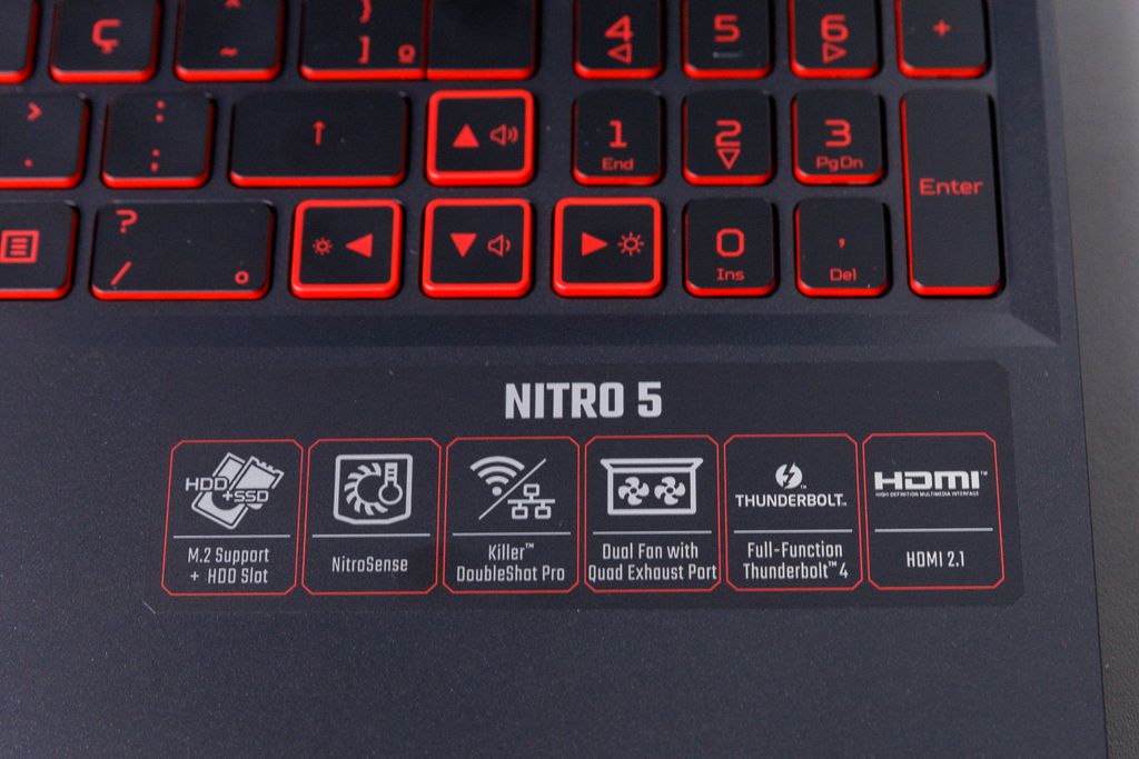 Características do Acer Nitro 5 AN515-58-54UH. (Imagem: Ivo Meneghel/Canaltech)