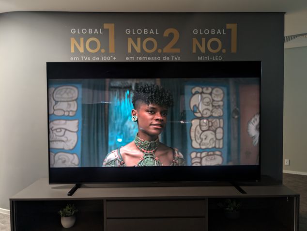 TV Hisense 116UX