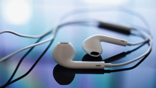Apple registra fones de ouvido que podem se transformar em alto-falantes