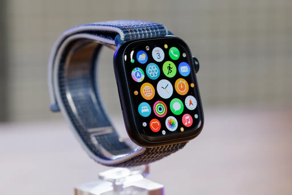 Apple Watch Series 8 tem tela de Safira com tecnologia OLED (Imagem: Ivo Meneghel Jr/ Canaltech)
