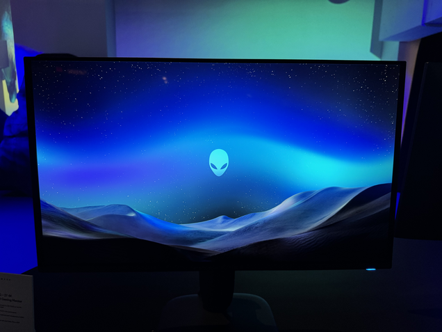 Monitor Alienware 27 4K QD-OLED - EMBARGO 07/01 01H00