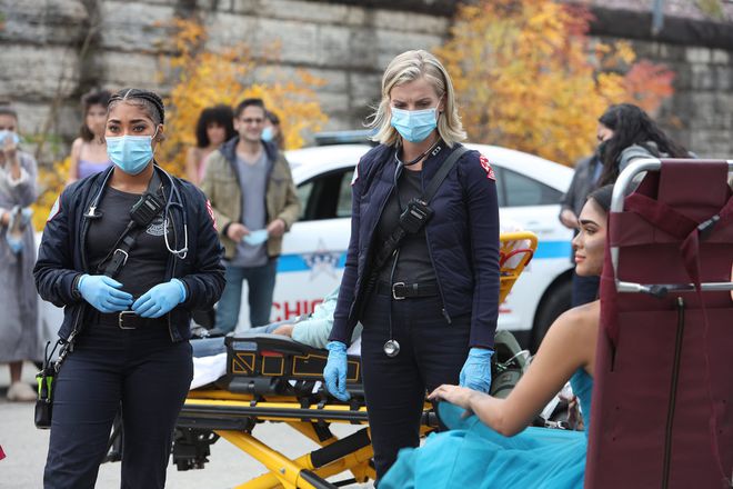 O coronavírus atingiu Chicago Fire (Imagem: Divulgação / NBC Entertainment)