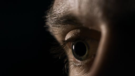 Danos no nervo da córnea podem ser nova consequência da COVID de longa duração