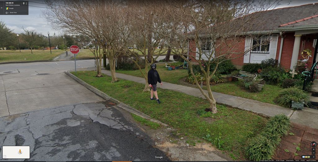 Sempre tem alguém de máscara no Street View (Imagem: Reprodução/Google)