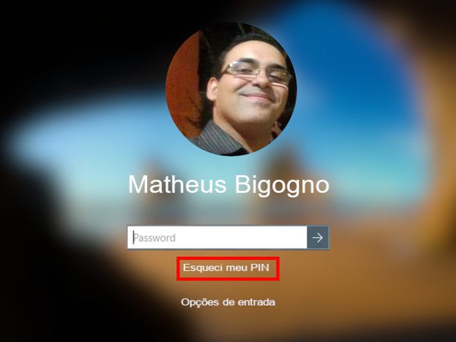Na tela de bloqueio do Windows 10, clique em "Esqueci meu PIN" (Captura de tela: Matheus Bigogno)