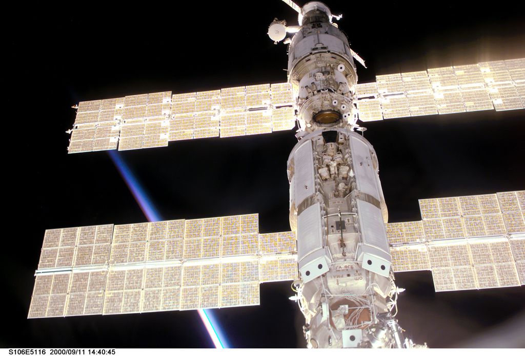 Painéis solares russos da ISS (Imagem: Reprodução/NASA)