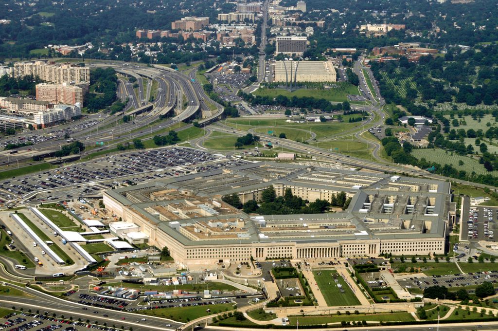 Projeto secreto do Pentágono que estuda OVNIs ainda está na ativa, diz documento