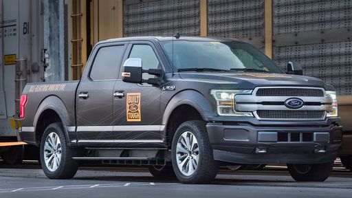 Ford mostra picape elétrica F-150 puxando um trem 454 toneladas