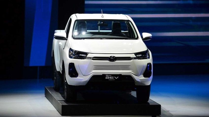 Toyota Hilux Revo BEV Concept