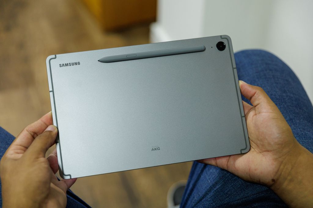O Galaxy Tab S9 FE é o melhor tablet barato da Samsung para jogar (Imagem: Ivo Meneghel Jr/Canaltech)