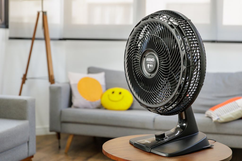 O ventilador é muito útil para manter o ambiente bem arejado, por isso a sua limpeza é muito importante (Imagem: Ivo Meneghel Jr./Canaltech)