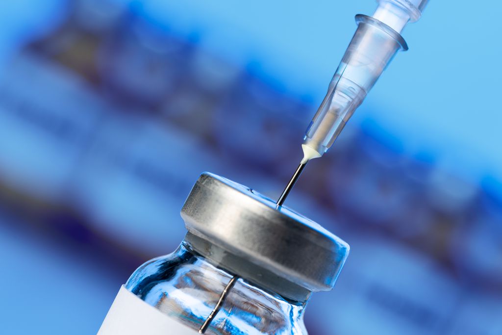 Pesquisadores da Universidade de Oxford começam a testar vacina contra a peste em estudo de Fase 1 (Imagem: Reprodução/FabrikaPhoto/Envato Elements)