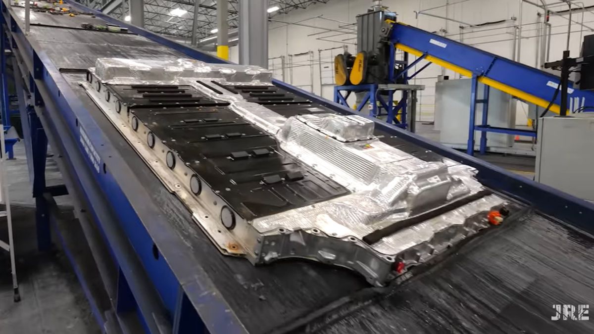 Como é feita a reciclagem de baterias usadas de carros elétricos ...