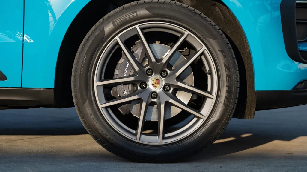 Suspensão pneumática é um dos segredos do Porsche Macan (Imagem: Divulgação/Porsche)