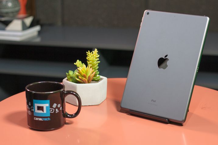 Apple iPad 8 Visual traseiro