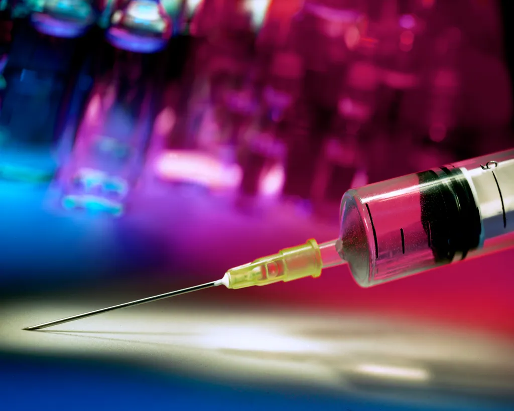Vacina da Pfizer contra a variante Ômicron deve chegar nos EUA em setembro (Imagem: SteveAllenPhoto999/Envato)