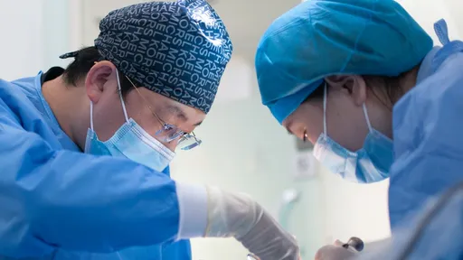 Cirurgiões substituem osso mandibular de paciente por prótese impressa em 3D