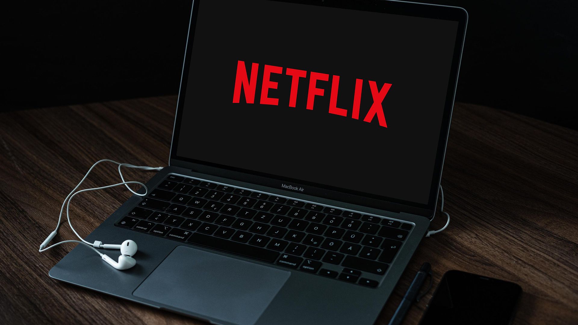 Portal Exibidor - Nova política de compartilhamento de senha leva Netflix  ao Procon, mas surpreende nos EUA