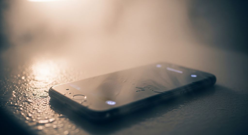 Celular no banho vapor