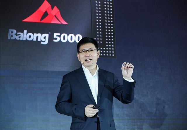 Balong 5000 é o primeiro modem do mundo a dar suporte a todas as redes existentes em um único chip (Foto: Huawei)
