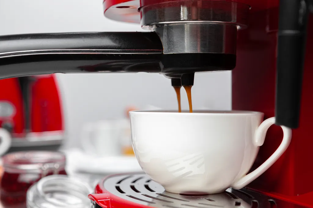 Cientistas desenvolvem modelos matemáticos para desocbrir a melhor maneira de fazer um café espresso (Imagem: FabrikaPhoto/Envato Elements)