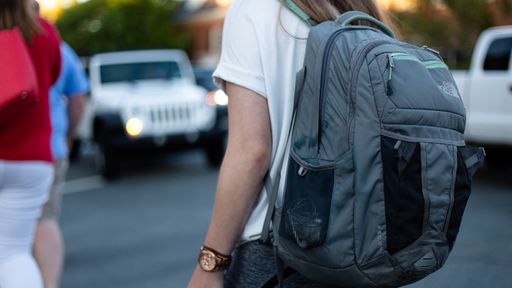 Engenhoca chinesa faz sua mochila parecer mais leve do que ela realmente é