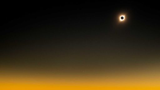 Perdeu o único eclipse solar de 2019? Então veja belas imagens do fenômeno!
