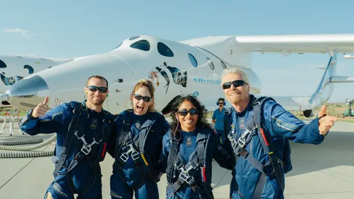Virgin Galactic inaugura turismo espacial com Richard Branson a bordo