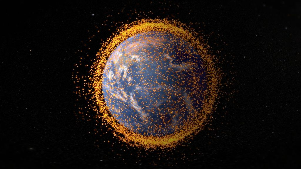 Grandes pedaços de lixo espacial quase se chocaram na órbita da