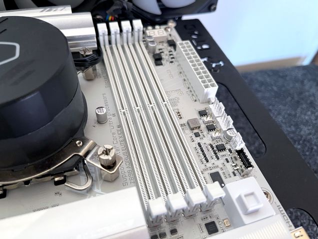 Placa-mãe Gigabyte Z890 AORUS Elite X Ice