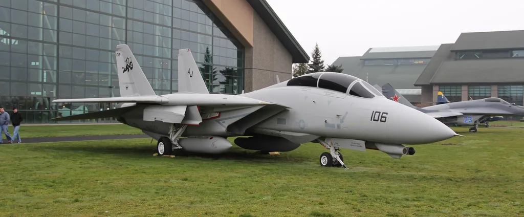 Caças do filme 'Top Gun: Maverick' aterrissam no Flight Simulator