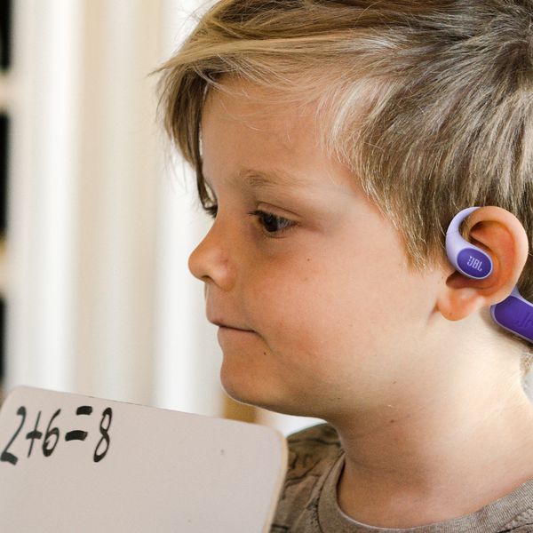 JBL Junior Free: Fones para Crianças com Design Inovador e Segurança Auditiva!