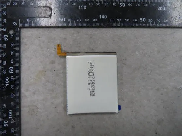 Possível bateria do Galaxy S23 Ultra, de 5.000 mAh (Imagem: Ice Universe/Weibo)